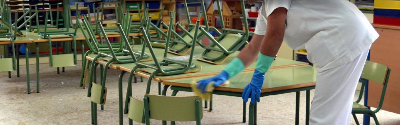 Educación refuerza las medidas de prevención con la entrega de  kits de limpieza a establecimientos educativos